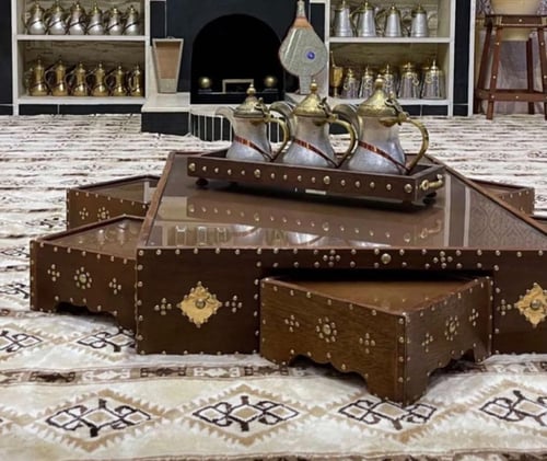 طاولة تراثية انيقة