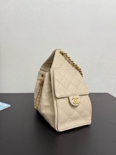 شنطة شانيل hopi bag 30cm