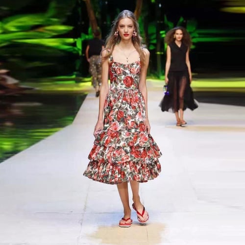 فستان احمر مورد