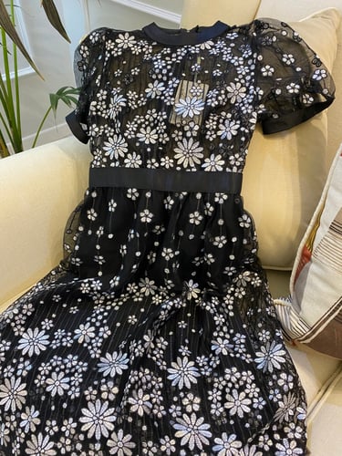 فستان تل اسود