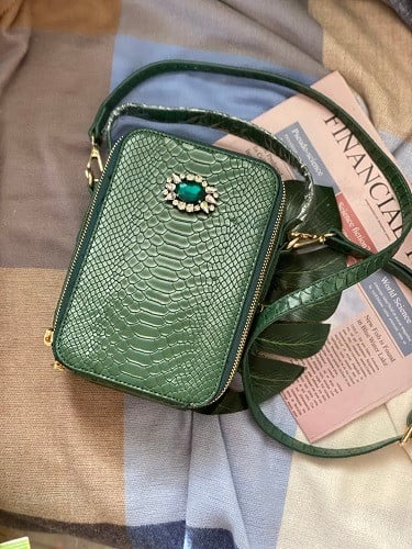 حقيبة كروس بودي مزينه بالاحجار اخضر