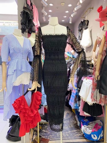 فستان اسود من التل والترتر