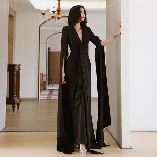 فستان اسود رقبة V