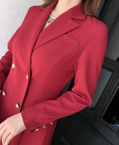 فستان احمر بكسرات شيفون