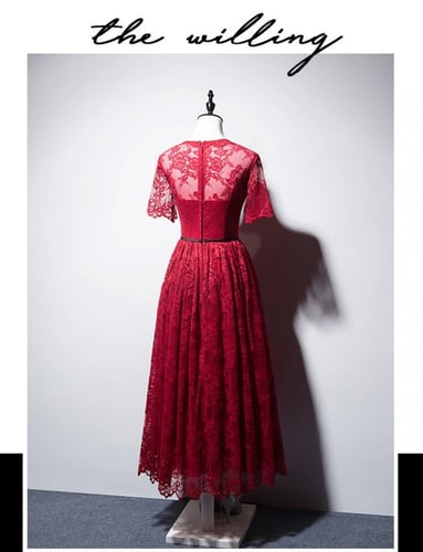 فستان احمر من الدانتيل