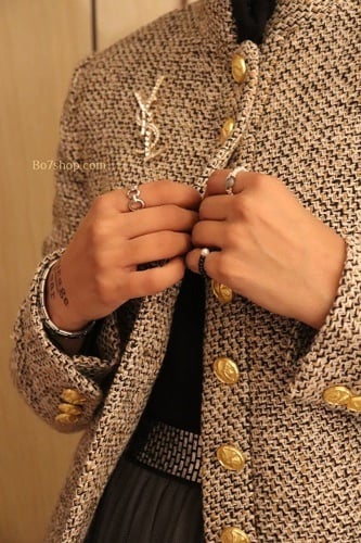 طقم جاكيت تويد رمادي مع تنورة