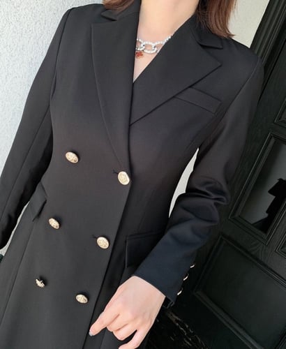 فستان اسود بكسرات شيفون