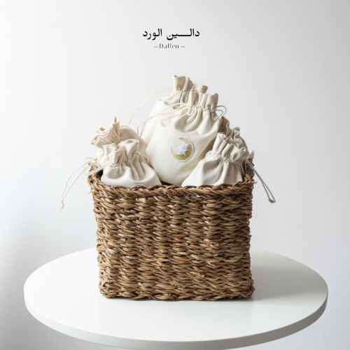 كوب وقهوة في كيس قماشي لمسة رمضانية راقية