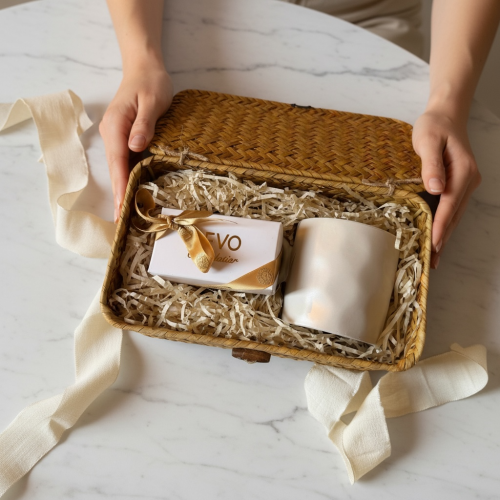 طقم هدايا فاخر – كوب سيراميك وشوكولاتة ليفو