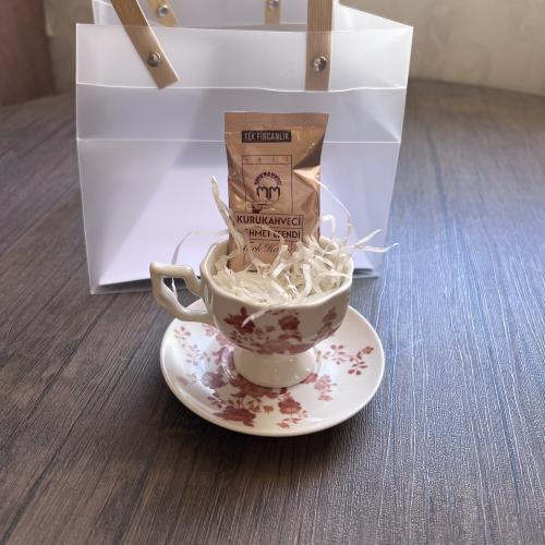 كوب قهوة تركية مشجر وردي