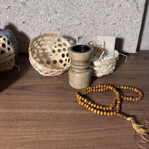 توزيعات سلة خوص صغيرة مغلفة بقماش