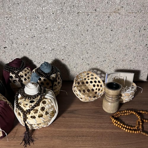 توزيعات سلة خوص صغيرة مغلفة بقماش