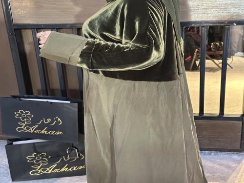 عباية مخمل وحرير زيتي