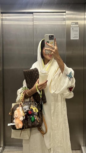 عبايه لينن طبيعي مع شك ومع فستان وطرحه حرير طبيعي