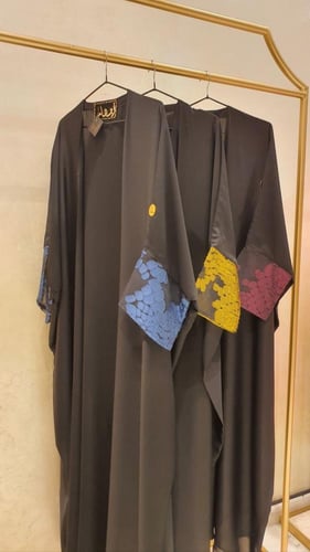 عبايه حرير طبيعي كم ملون عنابي