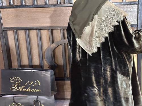 عباية مخمل حرير فرنسي ودانتيل زيتي