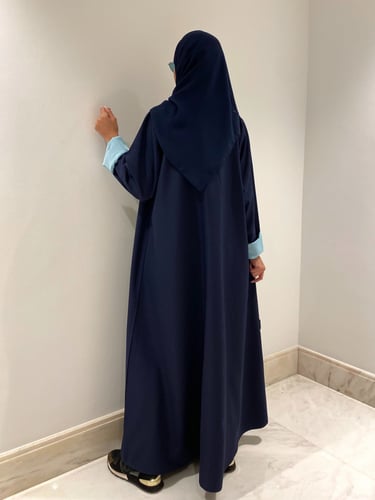 عباية رسميه كحلي باكمام سماوي