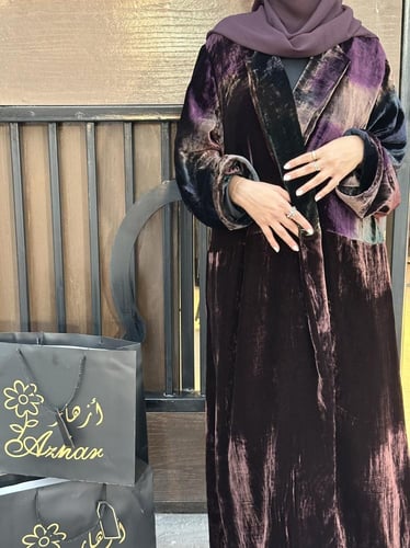 عباية مخمل بني مموج بالوان