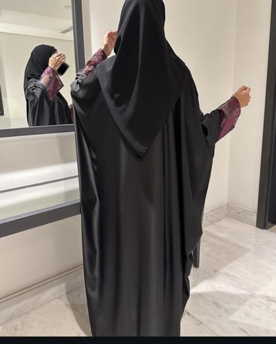 عبايه حرير طبيعي كم ملون عنابي