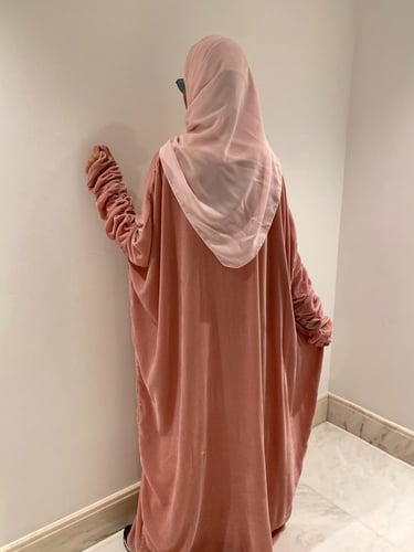عبايه مخمل بيبي بينك