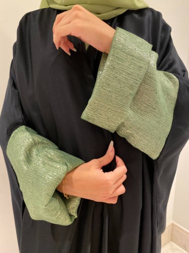 عبايه قطن ايطالي اسود مع كم لينن اخضر لماع