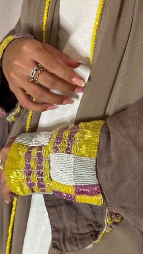 عبايه لينن طبيعي مع كم شك قصة الفراشه