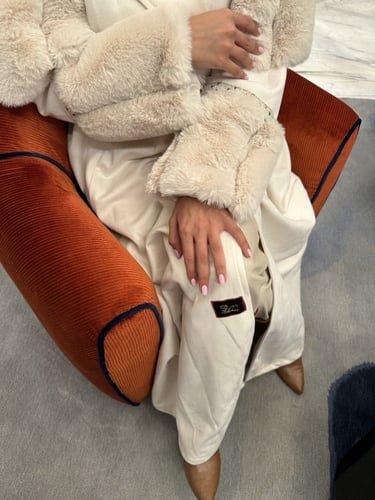 عبايه شامواه مع فرو اوف وايت