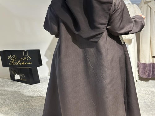 عباية رسمية باللون البني مع دانتيل