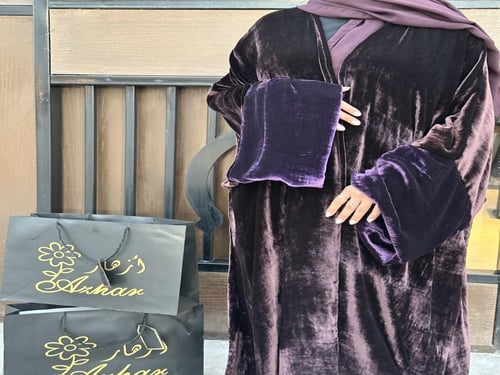 عباية مخمل بني وبنفسجي