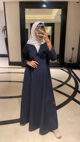 عباية رسميه كريب اسباني مخططه اسود وابيض