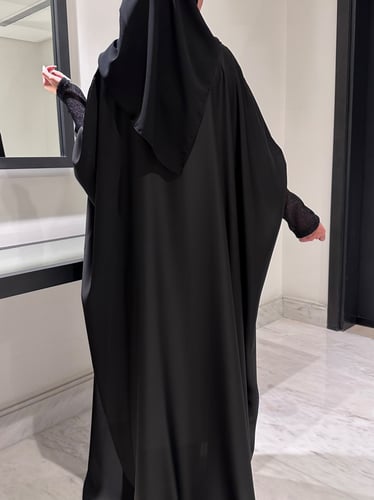 عبايه حرير طبيعي بكم اسود