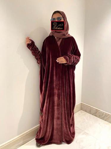 عبايه مخمل عودي