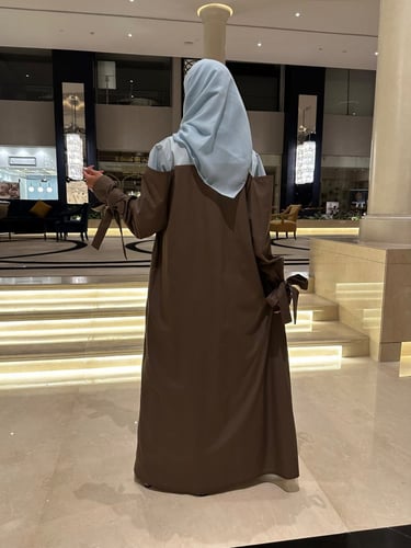 عبايه رسميه بني وسماوي