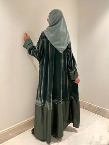 عبايه مخمل وتفته اخضر