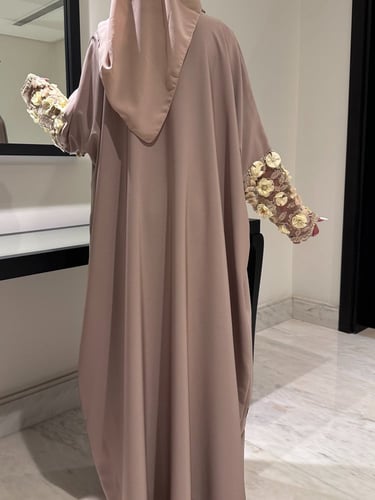 عبايه حرير طبيعي مشجر وردي مع فستان