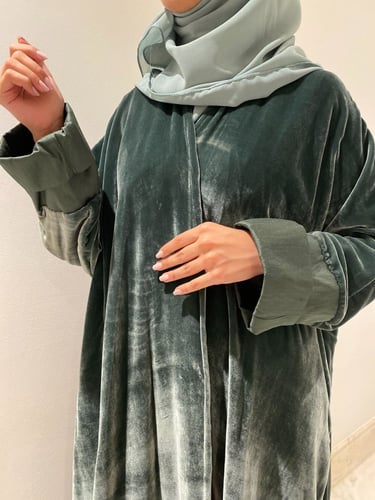 عبايه مخمل وتفته اخضر