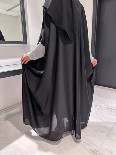 عبايه حرير طبيعي بكم شبك فضي