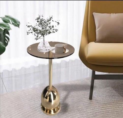 طاوله جانبية شاهي سطح زجاج و قاعده ذهبي
