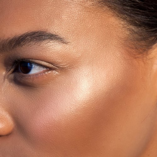 برونزر بودرة مضغوطة لامعة بيتي لو مانيزر - ذا بالم