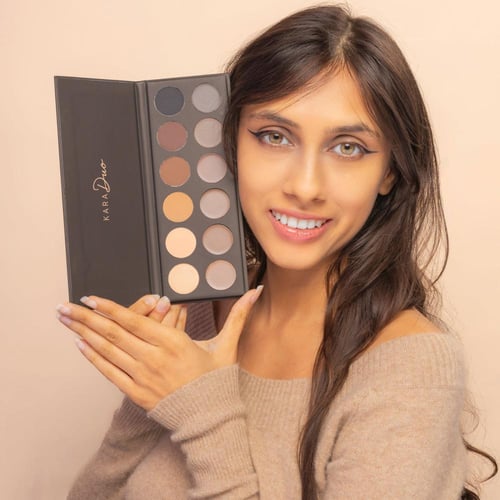 باليت لوحة حواجب جل وبودرة من فرست امبريشن كارا دي...