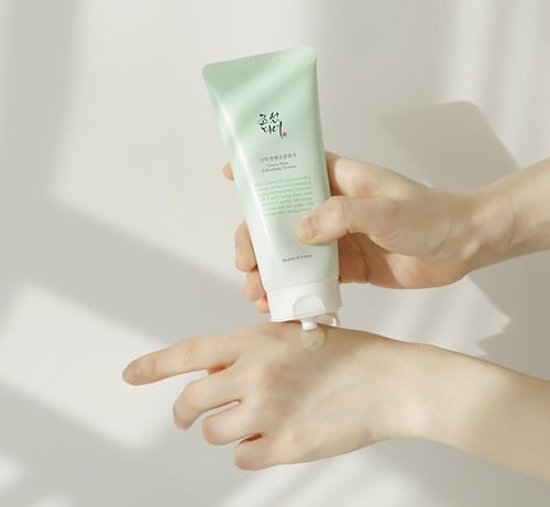 منظف منعش برائحة البرقوق الاخضر من بيوتي اوف جونسو...