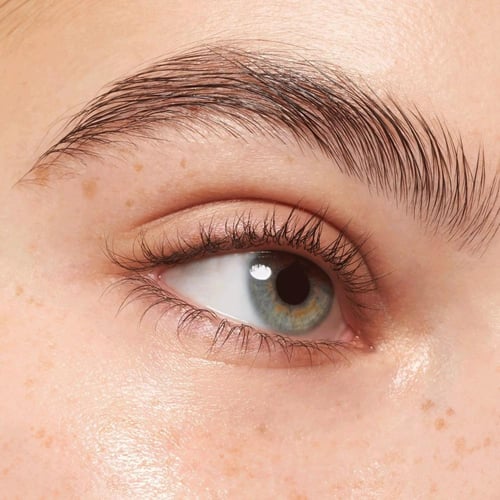 عصا برايمر جيلي غريب تحت العين