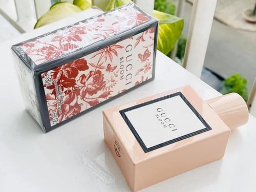 عطر قوتشي بلوم النسائي او دو بارفيوم 50 مل