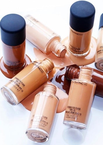 كريم اساس ستوديو فيكس من ماك NC