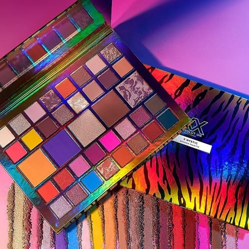 لوحة ظلال العيون أكس مايستيك من ريفولوشن X MYSTIC...