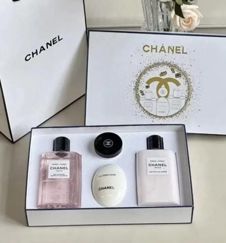 مجموعة شانيل الاصدار الذهبي