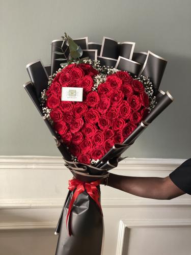 باقة ورد احمر على شكل ️