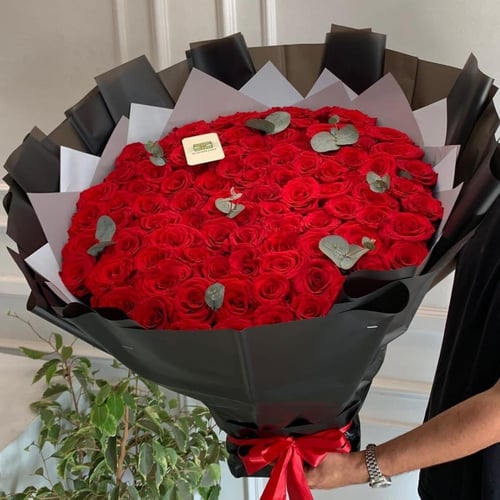 باقة ورد احمر كبيره