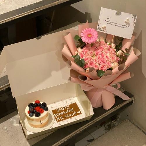 الباقة "الورديه" مع كيكه