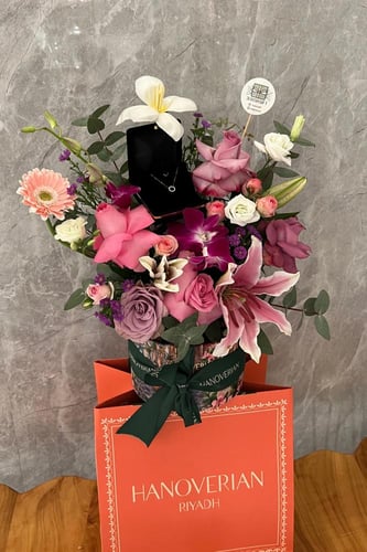 تنسيق شوكولاتة هانوفريان مع سلسال ذهب